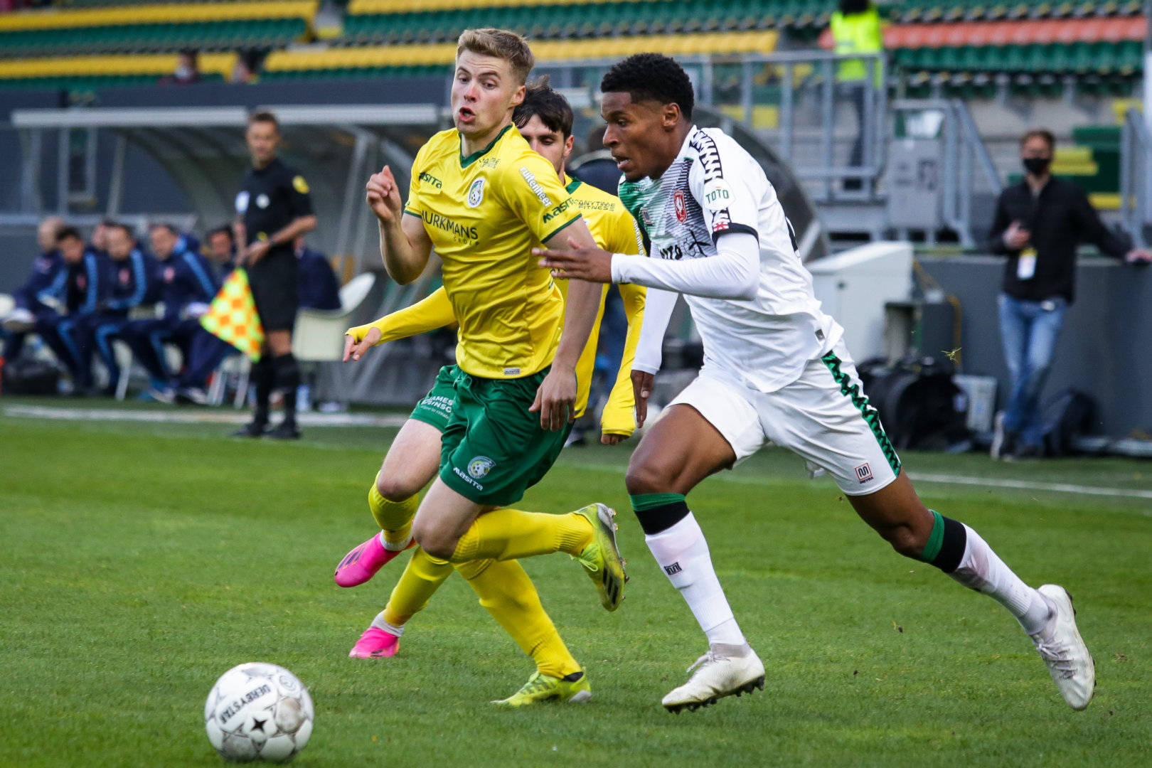 kaiyun体育手机版-荷甲冲刺阶段再迎强敌；埃因霍温止住颓势；主帅态度：目标明确；临场指挥获称赞的简单介绍