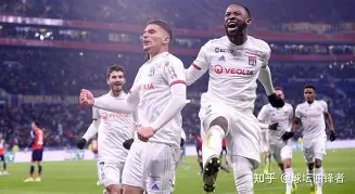 包含冲刺阶段莱比锡调整名单以备法国杯关键时刻尼斯手感冰凉之后，莱万多夫斯基与60激战阿森纳分钟的词条